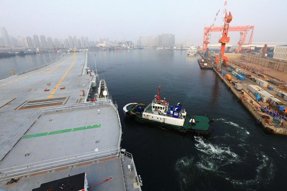 Trung Quốc thử nghiệm tàu sân bay tự đóng trên biển - Ảnh 2. Trung Quốc thử nghiệm tàu sân bay tự đóng trên biển - Ảnh 2.