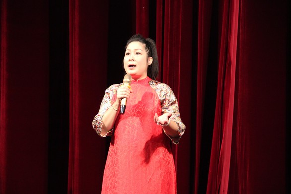 Hồng Vân truyền dạy cho nghệ sĩ trẻ học cách để làm sân khấu - Ảnh 3. Hồng Vân truyền dạy cho nghệ sĩ trẻ học cách để làm sân khấu - Ảnh 3.