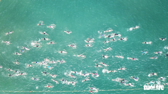 Những người sắt tranh tài tại Ironman lần 4 - Ảnh 3. Những người sắt tranh tài tại Ironman lần 4 - Ảnh 3.
