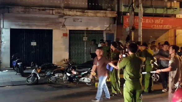Công an làm việc với người nghi vấn liên quan vụ đâm chết 2 hiệp sĩ - Ảnh 1. Công an làm việc với người nghi vấn liên quan vụ đâm chết 2 hiệp sĩ - Ảnh 1.