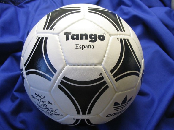 Quả bóng Telstar 18 tại World Cup 2018 ra sao? - Ảnh 12. Quả bóng Telstar 18 tại World Cup 2018 ra sao? - Ảnh 12.