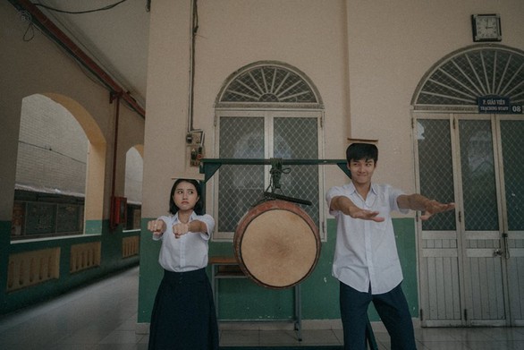 Nàng Cỏ và bộ ảnh thanh xuân Những năm tháng ấy - Ảnh 4. Nàng Cỏ và bộ ảnh thanh xuân Những năm tháng ấy - Ảnh 4.