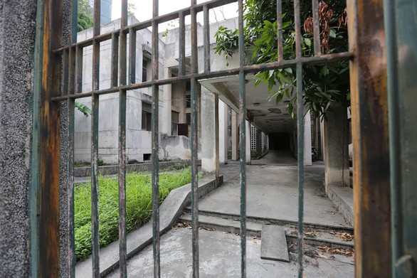 Khu Nhà ma nổi tiếng Hà Nội bỏ hoang 27 năm có chủ mới - Ảnh 3. Khu Nhà ma nổi tiếng Hà Nội bỏ hoang 27 năm có chủ mới - Ảnh 3.