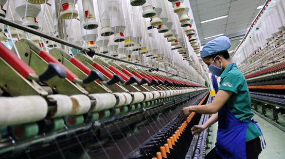 Nữ công nhân vào giảng đường đại học - Ảnh 1. Nữ công nhân vào giảng đường đại học - Ảnh 1.
