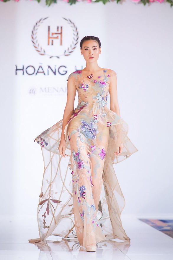 Nhã Phương, Mỹ Linh, Vũ Ngọc Anh trình diễn váy dạ hội ở Cannes - Ảnh 10. Nhã Phương, Mỹ Linh, Vũ Ngọc Anh trình diễn váy dạ hội ở Cannes - Ảnh 10.