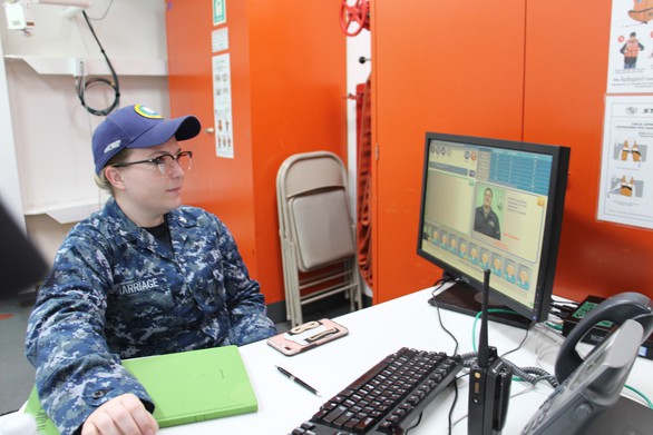 Siêu bệnh viện USNS Mercy của Hải quân Mỹ đến Nha Trang - Ảnh 21. Siêu bệnh viện USNS Mercy của Hải quân Mỹ đến Nha Trang - Ảnh 21.
