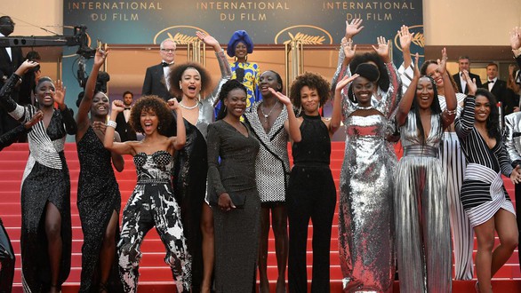 Thảm đỏ Cannes: Sân chơi của nhiều trò lố lẫn thông điệp thời sự - Ảnh 3. Thảm đỏ Cannes: Sân chơi của nhiều trò lố lẫn thông điệp thời sự - Ảnh 3.