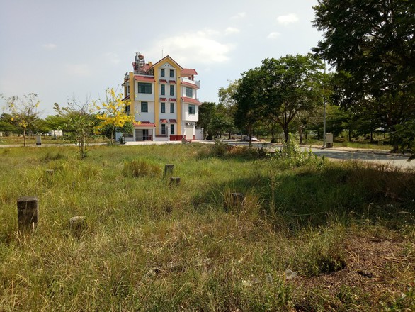 Nhà ở ngày càng xa tầm tay người dân - Ảnh 1. Nhà ở ngày càng xa tầm tay người dân - Ảnh 1.