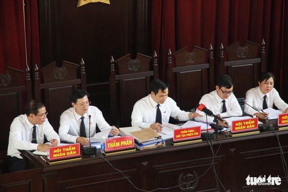 Lời khai bất ngờ về cuốn sổ phân công nhiệm vụ cho bác sĩ Lương - Ảnh 2. Lời khai bất ngờ về cuốn sổ phân công nhiệm vụ cho bác sĩ Lương - Ảnh 2.