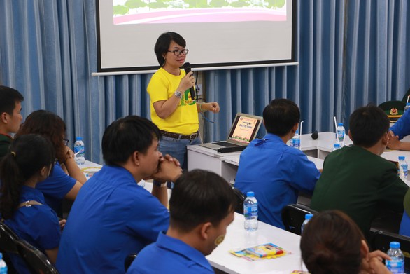 Đại biểu Thanh niên tiên tiến thăm bệnh nhi ung thư - Ảnh 4. Đại biểu Thanh niên tiên tiến thăm bệnh nhi ung thư - Ảnh 4.