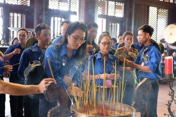 Trao huy hiệu Thanh niên tiên tiến làm theo lời Bác cho 336 bạn trẻ - Ảnh 4. Trao huy hiệu Thanh niên tiên tiến làm theo lời Bác cho 336 bạn trẻ - Ảnh 4.