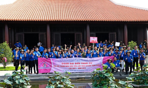 Trao huy hiệu Thanh niên tiên tiến làm theo lời Bác cho 336 bạn trẻ - Ảnh 5. Trao huy hiệu Thanh niên tiên tiến làm theo lời Bác cho 336 bạn trẻ - Ảnh 5.