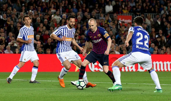 Nou Camp xúc động chia tay Iniesta - Ảnh 2. Nou Camp xúc động chia tay Iniesta - Ảnh 2.
