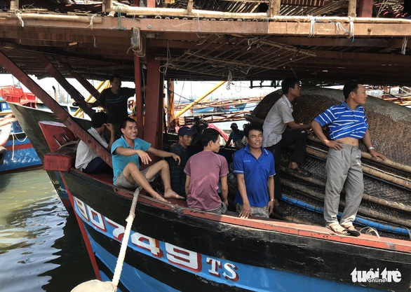 Ngư dân Đà Nẵng: 4 chuyến ra khơi, 2 lần cứu người - Ảnh 4. Ngư dân Đà Nẵng: 4 chuyến ra khơi, 2 lần cứu người - Ảnh 4.