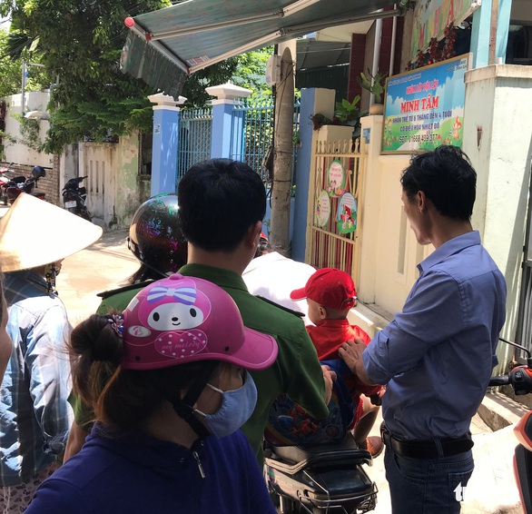 Người hành hạ trẻ trong clip ở Đà Nẵng là chủ nhóm trẻ - Ảnh 4. Người hành hạ trẻ trong clip ở Đà Nẵng là chủ nhóm trẻ - Ảnh 4.