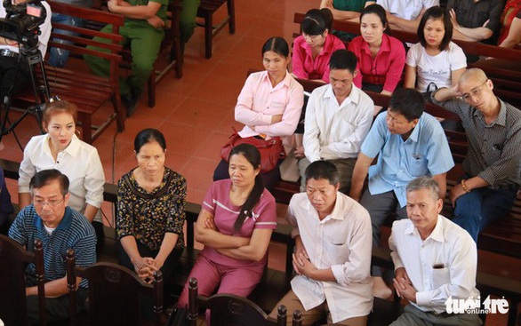 Nguyên giám đốc Bệnh viện Hòa Bình không biết việc bán cái hợp đồng? - Ảnh 3. Nguyên giám đốc Bệnh viện Hòa Bình không biết việc bán cái hợp đồng? - Ảnh 3.