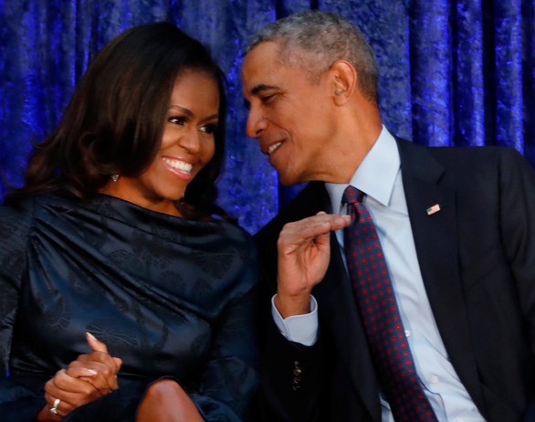 Ông bà Obama ký hợp đồng sản xuất nội dung cho kênh Netflix - Ảnh 1. Ông bà Obama ký hợp đồng sản xuất nội dung cho kênh Netflix - Ảnh 1.