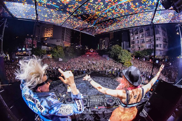 Phố đi bộ bùng nổ cùng dàn DJ quốc tế - Ảnh 4. Phố đi bộ bùng nổ cùng dàn DJ quốc tế - Ảnh 4.