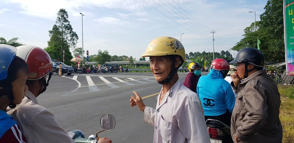 Dân miền Tây háo hức đợi đặt chân lên cầu Cao Lãnh - Ảnh 2. Dân miền Tây háo hức đợi đặt chân lên cầu Cao Lãnh - Ảnh 2.