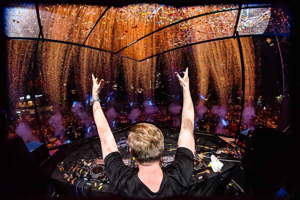 Phố đi bộ bùng nổ cùng dàn DJ quốc tế - Ảnh 5. Phố đi bộ bùng nổ cùng dàn DJ quốc tế - Ảnh 5.