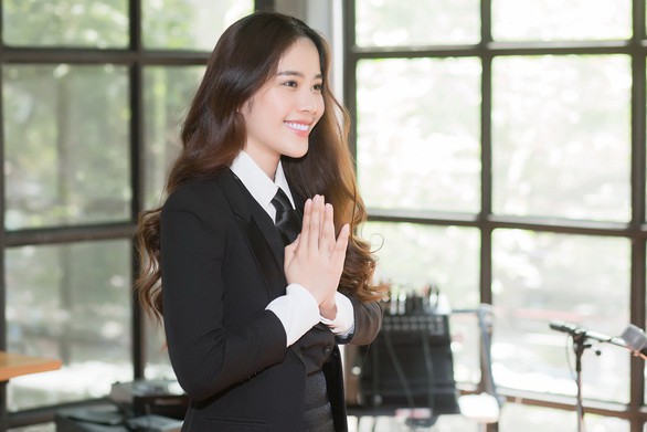 Nam Em gây bất ngờ khi hát tiếng Thái Lan - Ảnh 1. Nam Em gây bất ngờ khi hát tiếng Thái Lan - Ảnh 1.