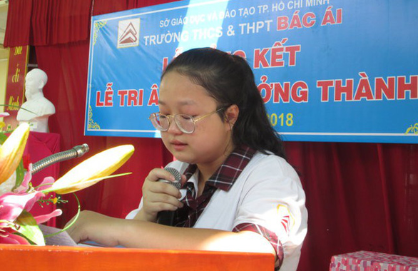 Rơi nước mắt thư viết cho ba của nữ sinh lớp 12 - Ảnh 1. Rơi nước mắt thư viết cho ba của nữ sinh lớp 12 - Ảnh 1.