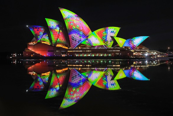 Rực rỡ đêm Sydney trong lễ hội ánh sáng - Ảnh 1. Rực rỡ đêm Sydney trong lễ hội ánh sáng - Ảnh 1.