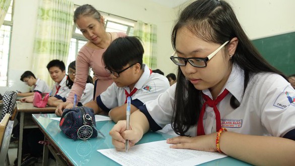 Học sinh TP.HCM hoảng hốt với tỉ lệ chọi vào lớp 10 - Ảnh 1. Học sinh TP.HCM hoảng hốt với tỉ lệ chọi vào lớp 10 - Ảnh 1.