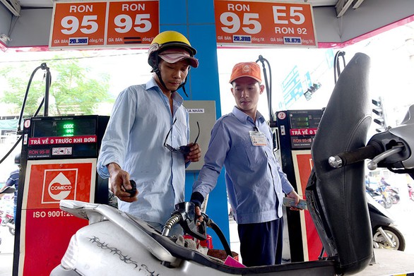 Tranh luận nảy lửa về khai tử xăng RON95 - Ảnh 1. Tranh luận nảy lửa về khai tử xăng RON95 - Ảnh 1.