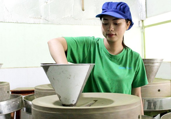 Hai bạn trẻ khởi nghiệp với bột rau từ nguyên liệu sạch - Ảnh 3. Hai bạn trẻ khởi nghiệp với bột rau từ nguyên liệu sạch - Ảnh 3.