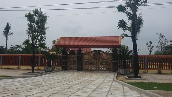 Đại úy công an tự tháo dỡ 2 gian nhà khu biệt thự vi phạm - Ảnh 4. Đại úy công an tự tháo dỡ 2 gian nhà khu biệt thự vi phạm - Ảnh 4.