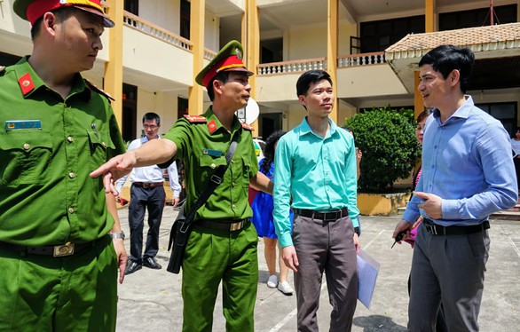 Hoãn xử bác sĩ Hoàng Công Lương vụ 8 bệnh nhân chạy thận tử vong - Ảnh 3. Hoãn xử bác sĩ Hoàng Công Lương vụ 8 bệnh nhân chạy thận tử vong - Ảnh 3.