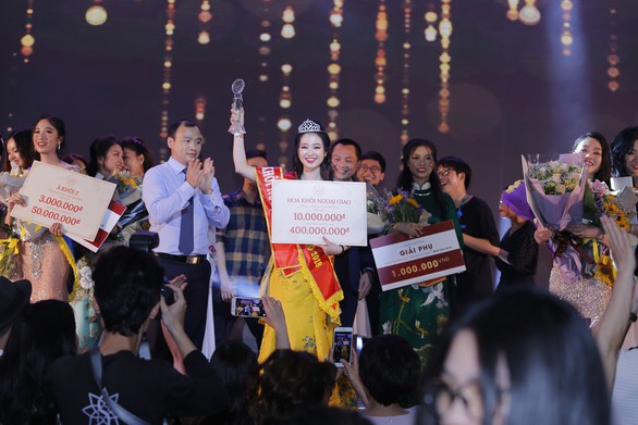 Nữ sinh Học viện Ngoại giao khoe tài trong chung kết Hoa khôi - Ảnh 5. Nữ sinh Học viện Ngoại giao khoe tài trong chung kết Hoa khôi - Ảnh 5.