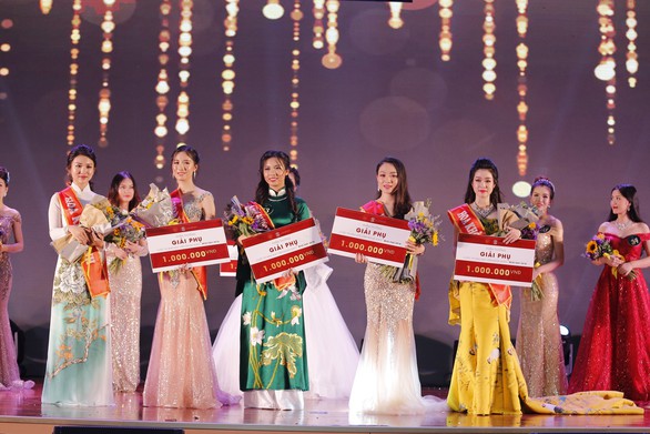 Nữ sinh Học viện Ngoại giao khoe tài trong chung kết Hoa khôi - Ảnh 6. Nữ sinh Học viện Ngoại giao khoe tài trong chung kết Hoa khôi - Ảnh 6.