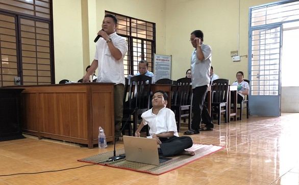 Đứa em tật nguyền thắng kiện nhưng đau, đau… lòng lắm - Ảnh 1. Đứa em tật nguyền thắng kiện nhưng đau, đau… lòng lắm - Ảnh 1.