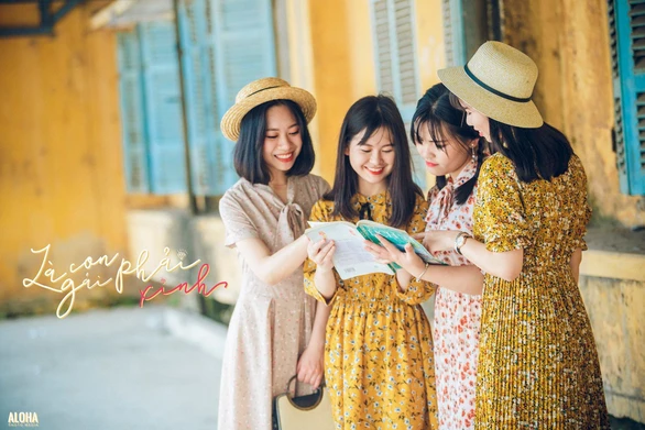 Kỷ yếu tái hiện 100 năm thời trang của nữ nhi quốc chuyên văn - Ảnh 5. Kỷ yếu tái hiện 100 năm thời trang của nữ nhi quốc chuyên văn - Ảnh 5.