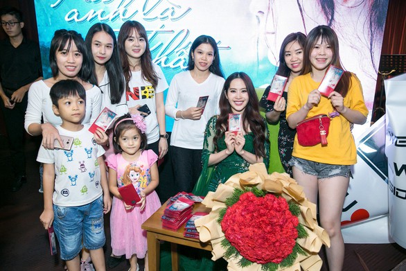 Nam Em tung Xa anh là tốt nhất phiên bản tiếng Việt - Ảnh 3. Nam Em tung Xa anh là tốt nhất phiên bản tiếng Việt - Ảnh 3.