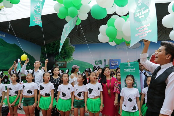 Đề nghị phụ huynh giám sát chương trình sữa học đường - Ảnh 1. Đề nghị phụ huynh giám sát chương trình sữa học đường - Ảnh 1.
