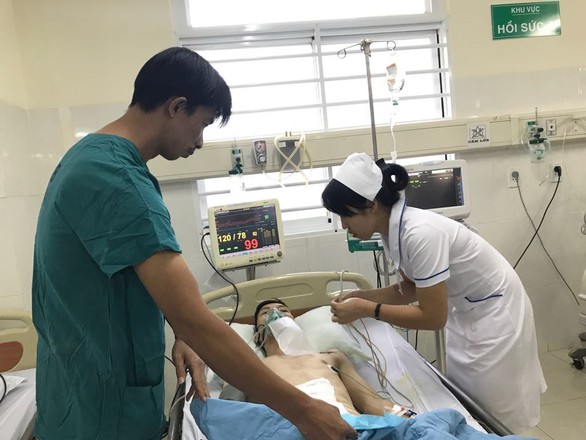Bắt hai thanh niên dùng súng giải quyết mâu thuẫn trên Facebook - Ảnh 2. Bắt hai thanh niên dùng súng giải quyết mâu thuẫn trên Facebook - Ảnh 2.