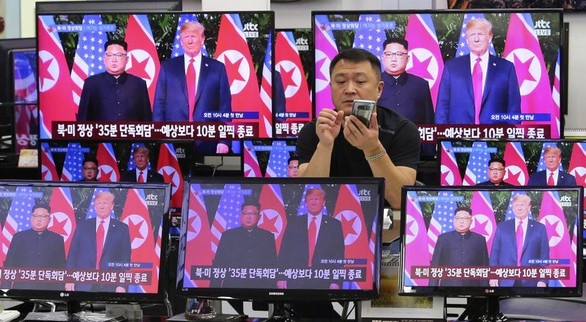 Thế giới kỳ vọng thận trọng về hòa bình sau hội đàm Trump - Kim - Ảnh 2. Thế giới kỳ vọng thận trọng về hòa bình sau hội đàm Trump - Kim - Ảnh 2.