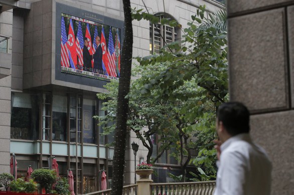 Thế giới kỳ vọng thận trọng về hòa bình sau hội đàm Trump - Kim - Ảnh 4. Thế giới kỳ vọng thận trọng về hòa bình sau hội đàm Trump - Kim - Ảnh 4.