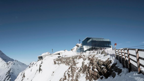 Bảo tàng James Bond trên núi Alps - bối cảnh phim Spectre - Ảnh 1. Bảo tàng James Bond trên núi Alps - bối cảnh phim Spectre - Ảnh 1.