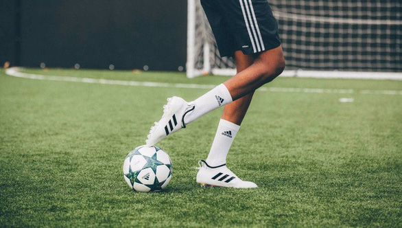Nhân World Cup, xem lại sự tiến hóa của giày đá bóng - Ảnh 5.