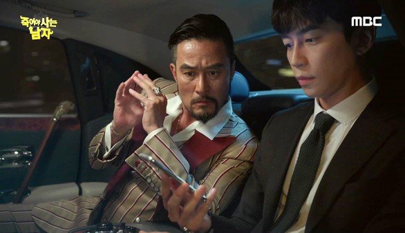 Choi Min-soo lận đận tìm con trong Kẻ tái sinh - Ảnh 3. Choi Min-soo lận đận tìm con trong Kẻ tái sinh - Ảnh 3.