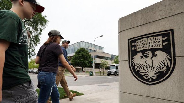 Đại học Chicago Mỹ bỏ yêu cầu điểm SAT, ACT - Ảnh 1. Đại học Chicago Mỹ bỏ yêu cầu điểm SAT, ACT - Ảnh 1.