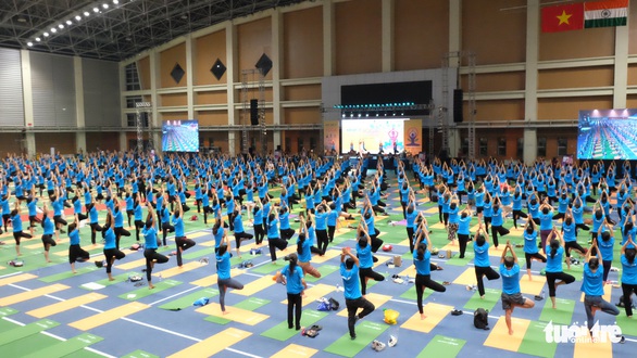 Ngày càng nhiều người Việt tìm sự bình an trong yoga - Ảnh 1. Ngày càng nhiều người Việt tìm sự bình an trong yoga - Ảnh 1.