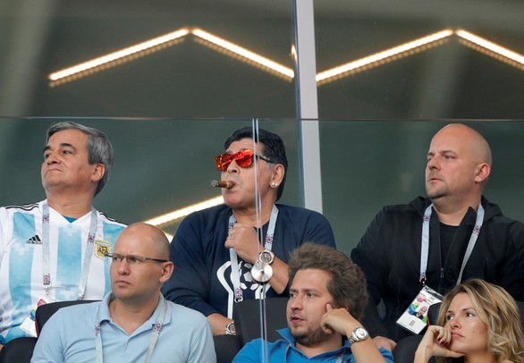 Maradona phì phèo xì gà, ‘phân biệt chủng tộc’ tại World Cup - Ảnh 5. Maradona phì phèo xì gà, ‘phân biệt chủng tộc’ tại World Cup - Ảnh 5.