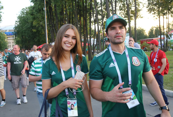 Cầu thủ Mexico ghi bàn, các bóng hồng Mexico ghi điểm - Ảnh 4.