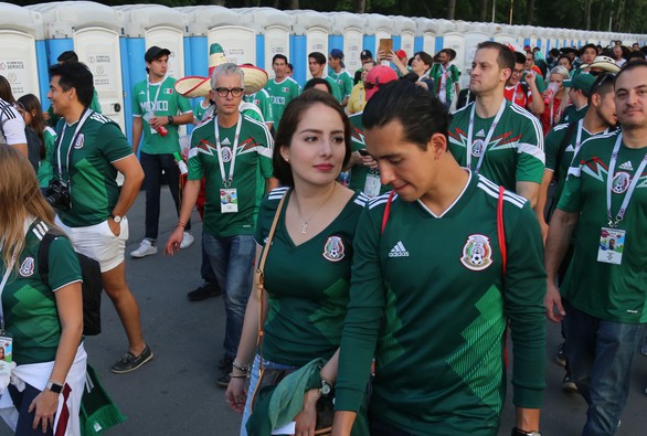 Cầu thủ Mexico ghi bàn, các bóng hồng Mexico ghi điểm - Ảnh 12. Cầu thủ Mexico ghi bàn, các bóng hồng Mexico ghi điểm - Ảnh 12.