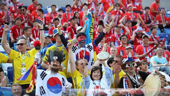 Dân Triều Tiên có bật TV xem World Cup cổ vũ tuyển Hàn Quốc? - Ảnh 1. Dân Triều Tiên có bật TV xem World Cup cổ vũ tuyển Hàn Quốc? - Ảnh 1.